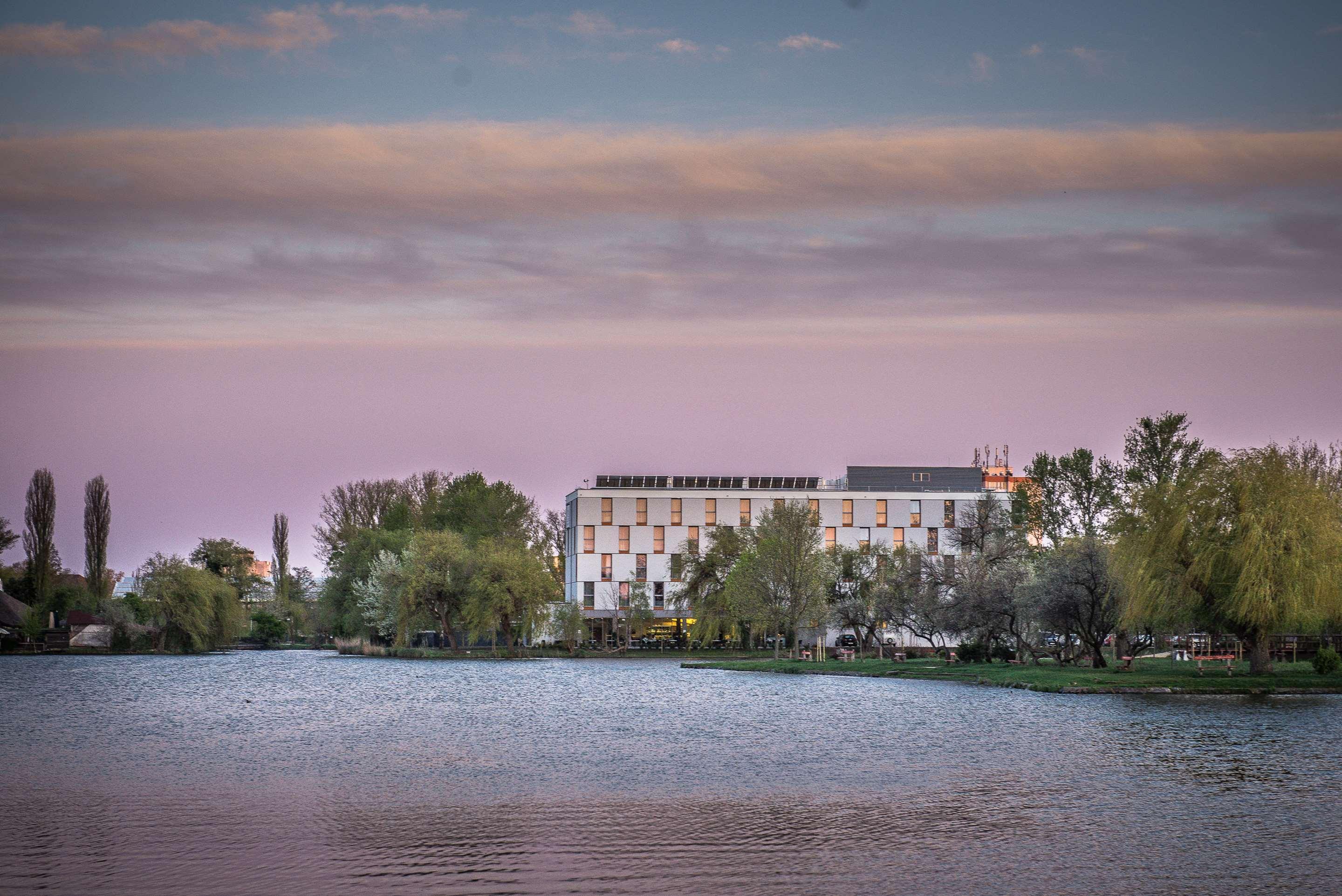 Best Western Plus Lakeside Hotel Székesfehérvár Buitenkant foto